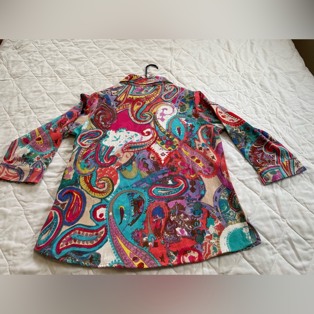 Size large multicolored shirt